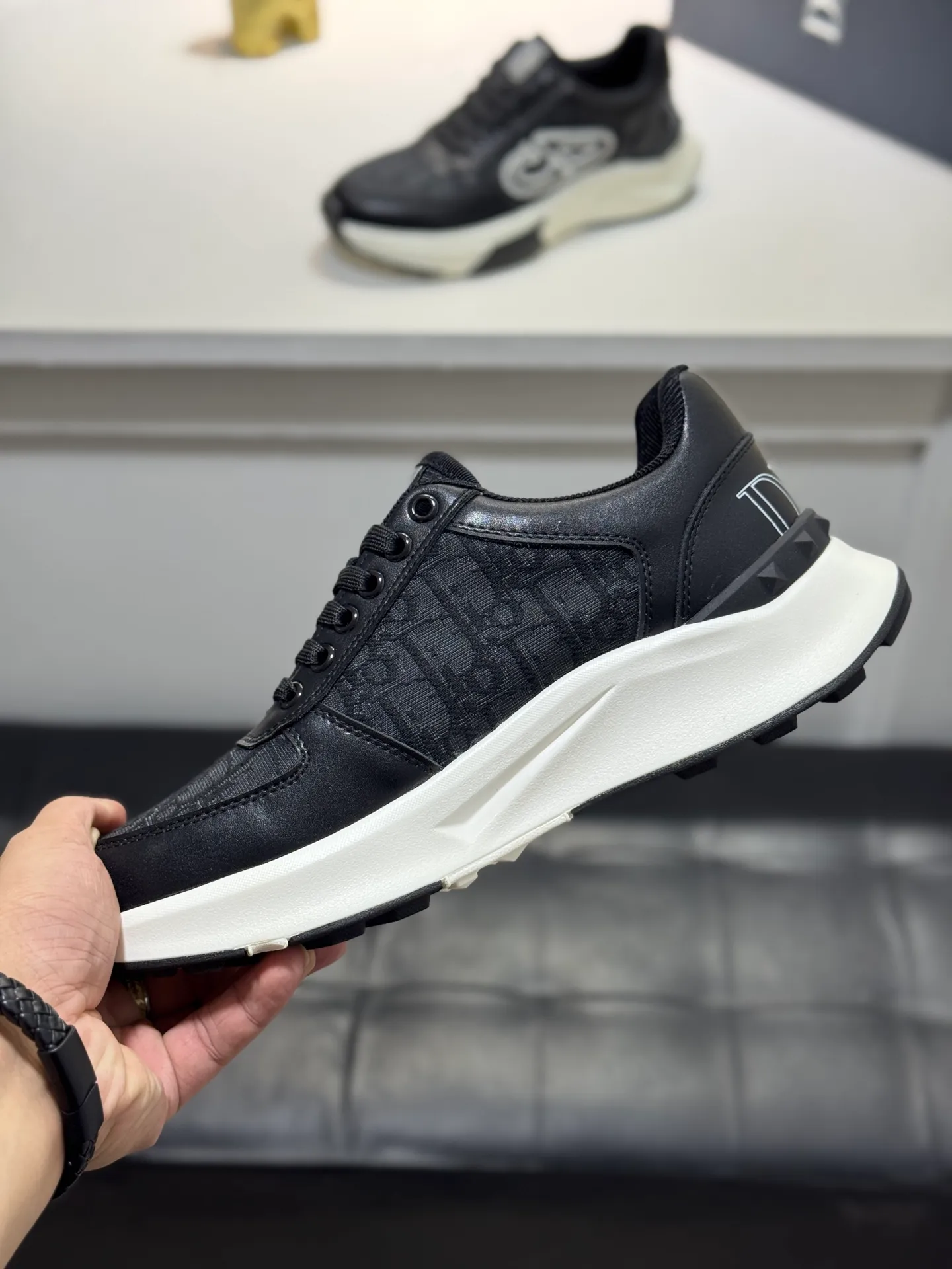 Men's shoes 💰440 [New style] 🐞🐞Original quality! Dior🔥Christan Dior (Dior) hot style [new style]⚠⚠️Top purchasing agent🔍🔍Men's HK counters are on sale simultaneously. Sole: The original sole is specially provided by the original factory. The exclusive movable molded sole is super comfortable. The original factory follows the order. 🔍🔍The high-quality multi-color splicing design is exquisite and unique. 💪Details determine the quality. We only make shoes with care. You can enter and leave the counter at will. Welcome to compare 🇮🇹 Size: 38-44 (45 customized